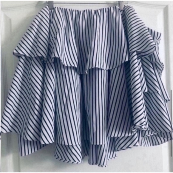 Aqua Blue and White Ruffled Off-Shoulder Blouse M - Picture 7 of 8